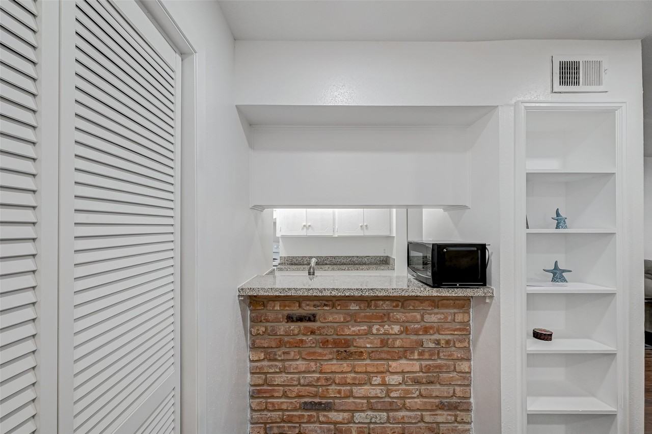 5863 Inwood Dr #5863-3 - Photo 7 of 34