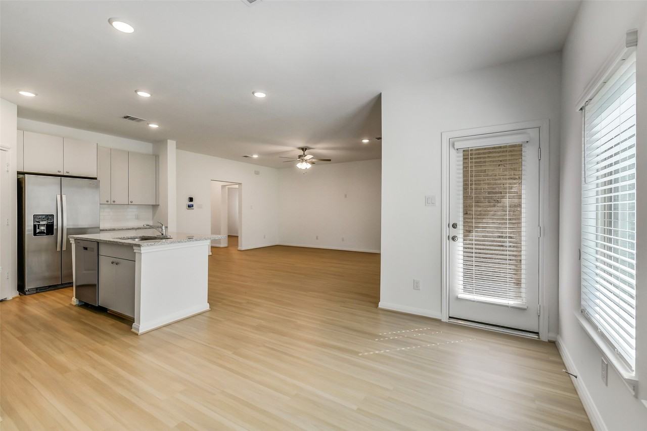 11927 Pondwood Dr #11927 - Photo 3 of 29