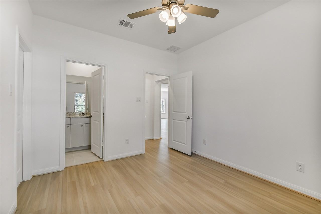 11927 Pondwood Dr #11927 - Photo 4 of 29