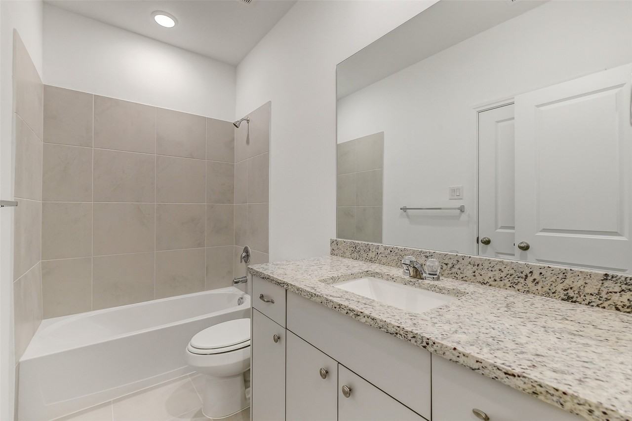 11927 Pondwood Dr #11927 - Photo 5 of 29