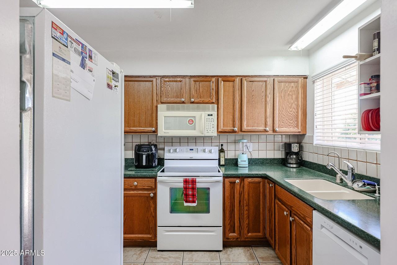 10955 W Connecticut Ave #10955 - Photo 2 of 25