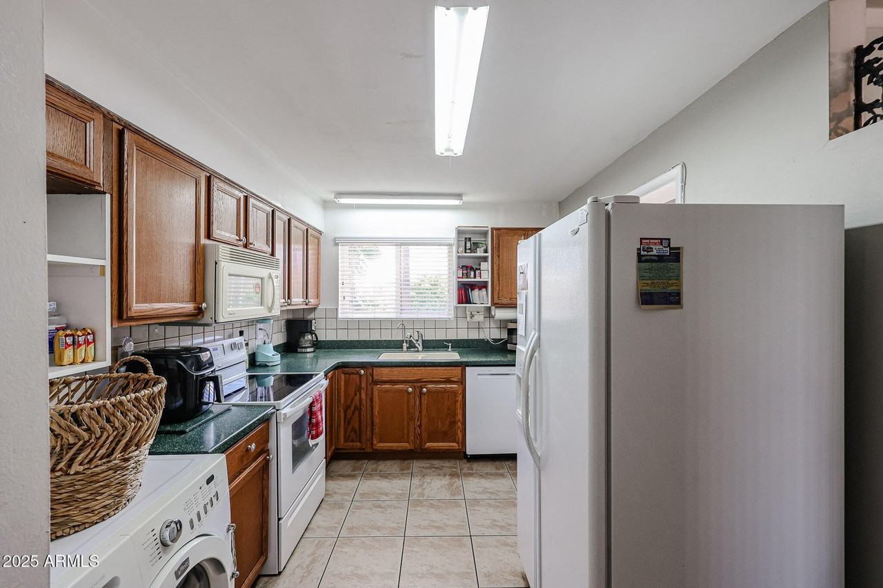 10955 W Connecticut Ave #10955 - Photo 4 of 25