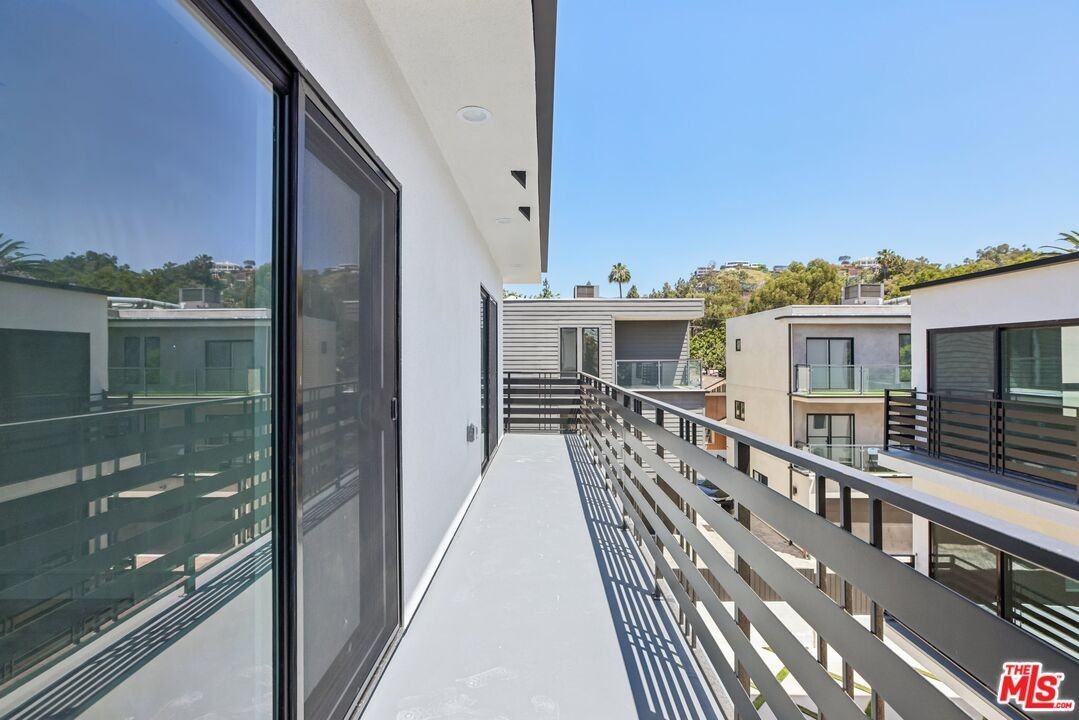 2111 Holly Dr #2111-2 - Photo 3 of 30