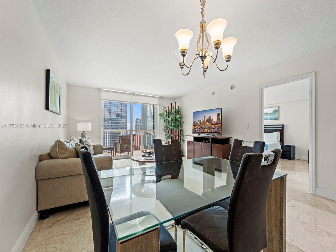 1200 Brickell Bay Dr #1200-4019 - Photo 2 of 32