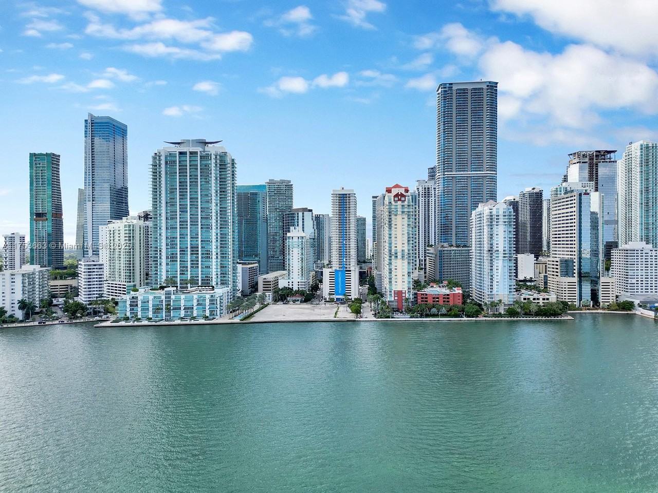 1200 Brickell Bay Dr #1200-4019 - Photo 6 of 32