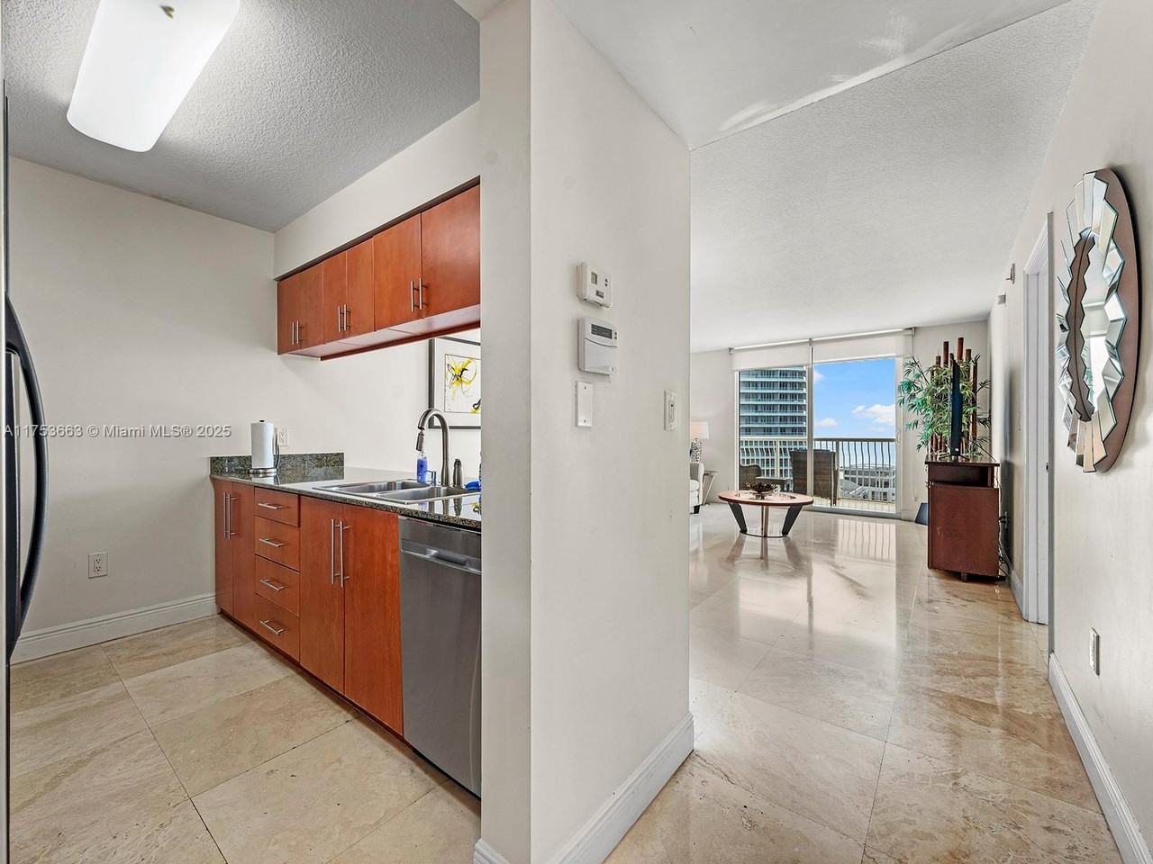 1200 Brickell Bay Dr #1200-4019 - Photo 7 of 32