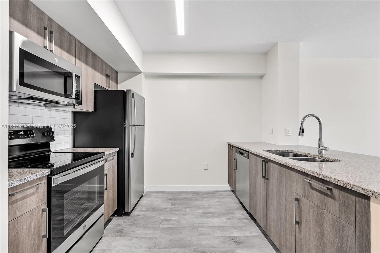 400 Nw 112th Ave #400-323 - Photo 4 of 25