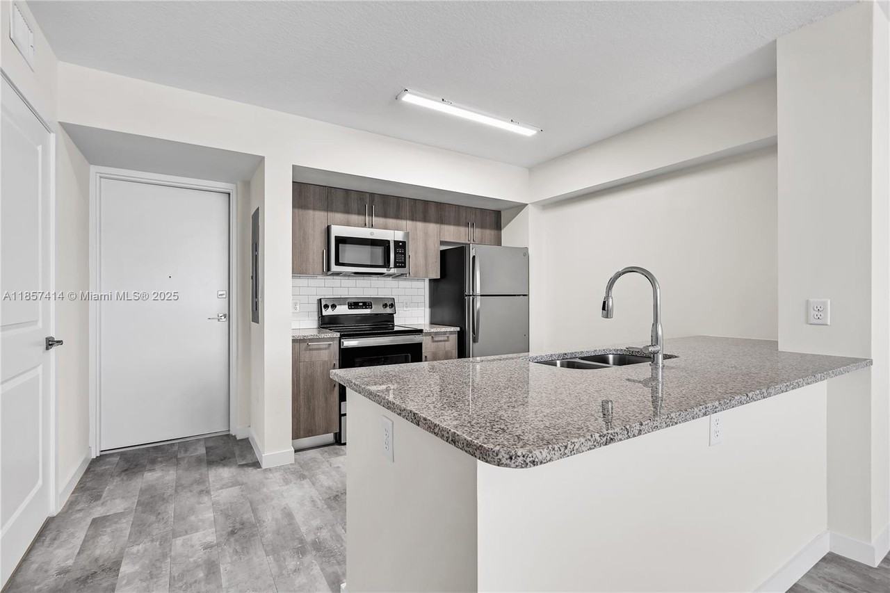 400 Nw 112th Ave #400-323 - Photo 6 of 25