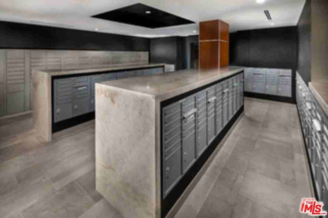 687 S Hobart Blvd #687-722 - Photo 4 of 21