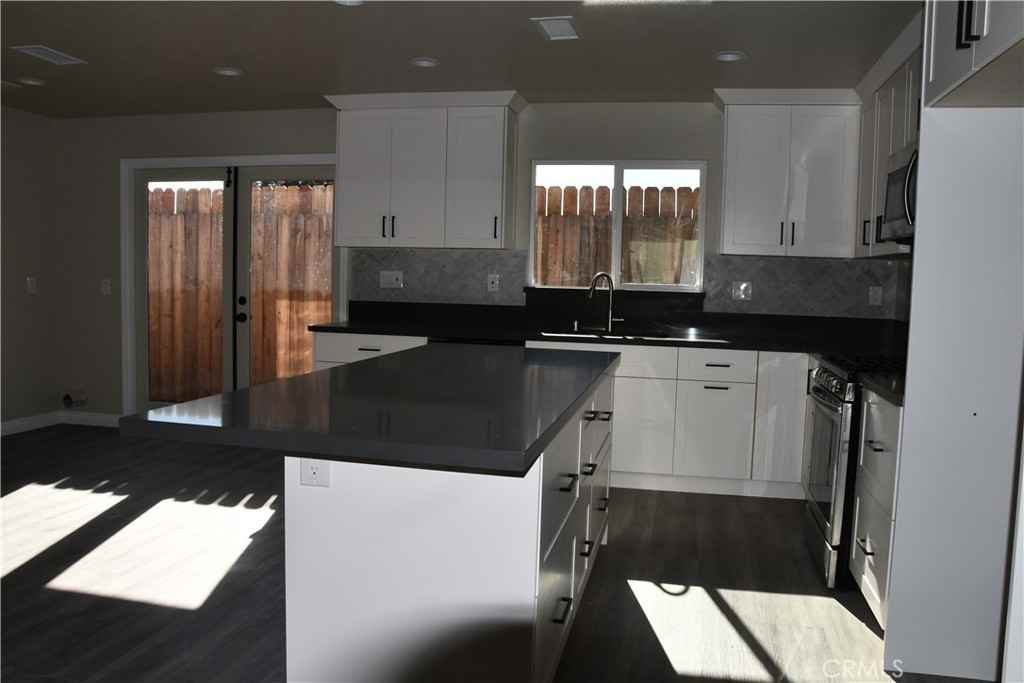 917 W Flora St #917B - Photo 2 of 25