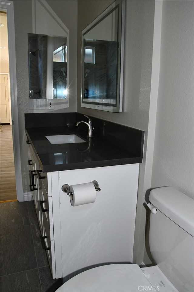 917 W Flora St #917B - Photo 3 of 25