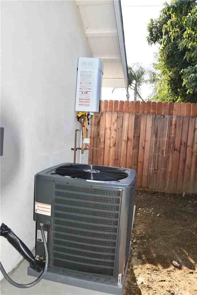 917 W Flora St #917B - Photo 5 of 25