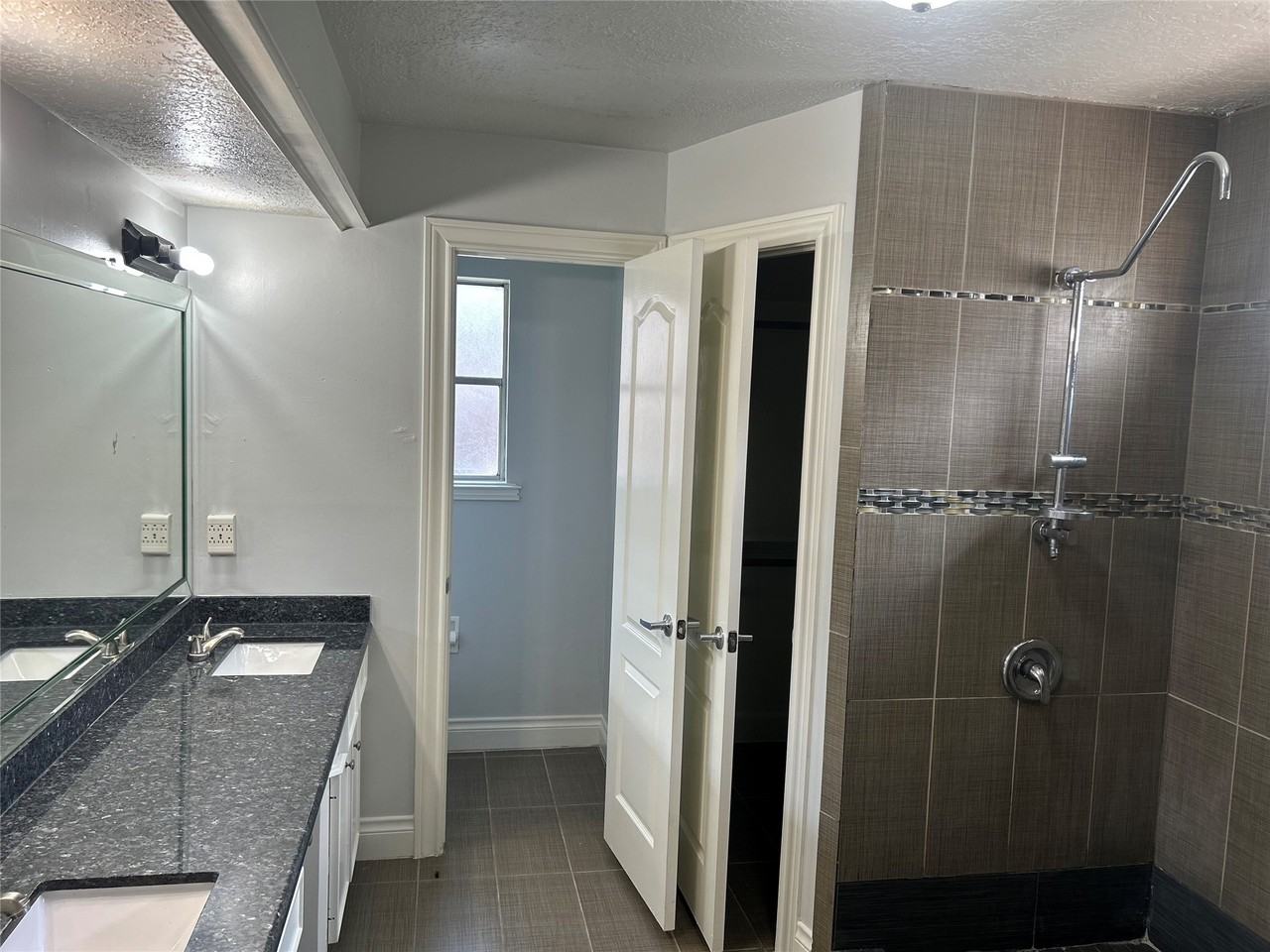 706 Houghton Rd #706 - Photo 4 of 14