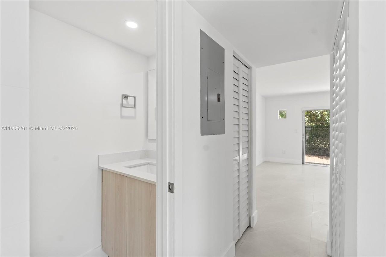 3597 Sw 17th St #3597-3597 - Photo 4 of 50