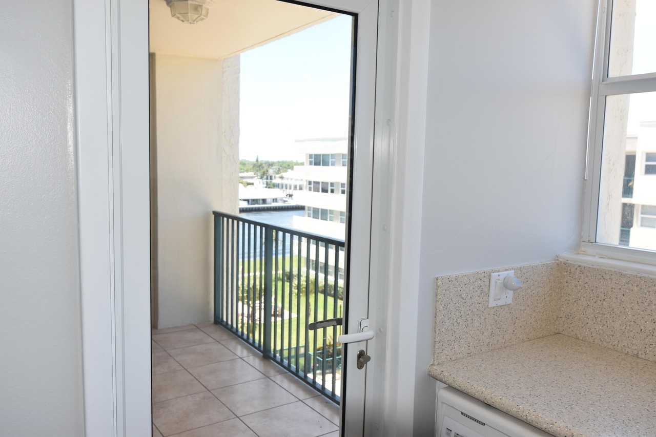 1236 Hillsboro Mile #1236-508 - Photo 2 of 30