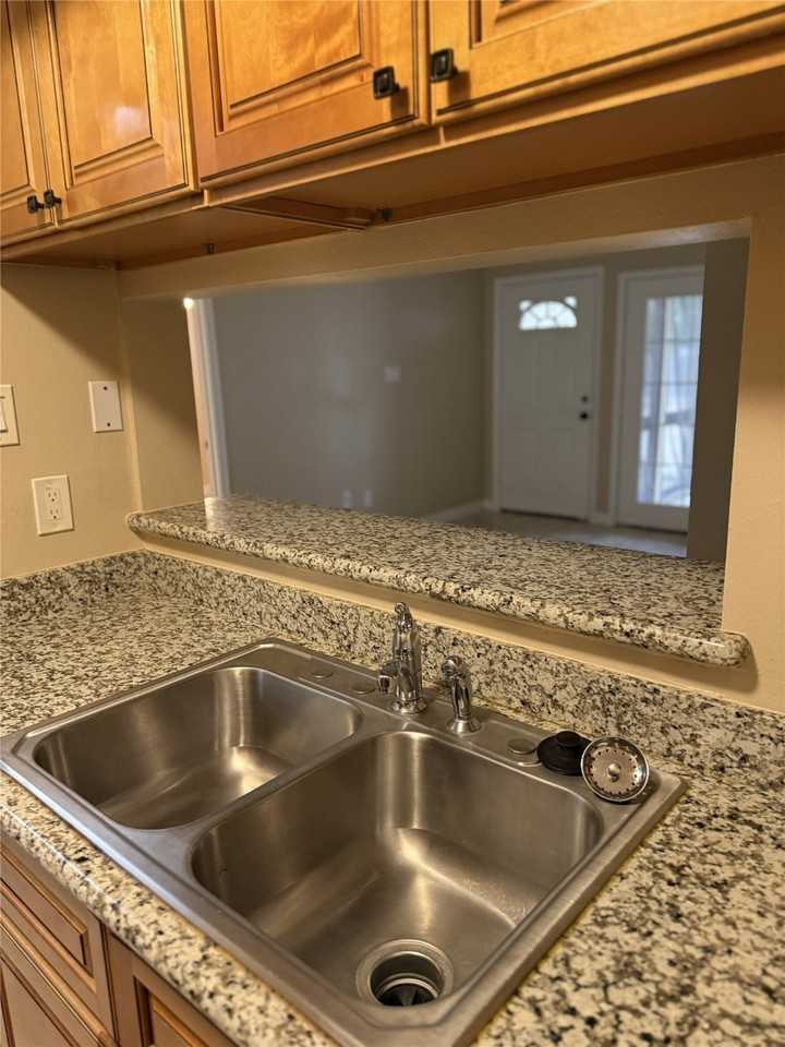 712 Memorial Mews St #712C - Photo 2 of 25