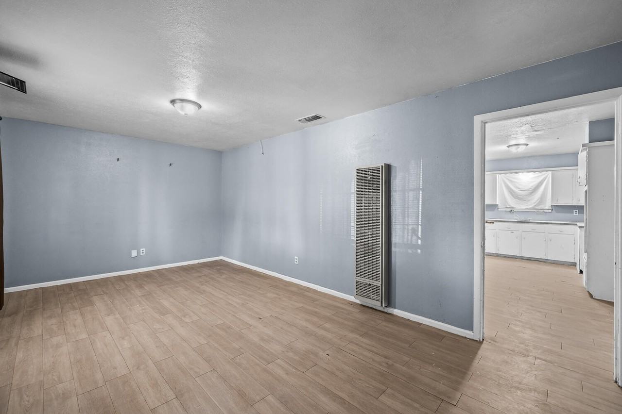 3409 E 17th St #3409 - Photo 3 of 24