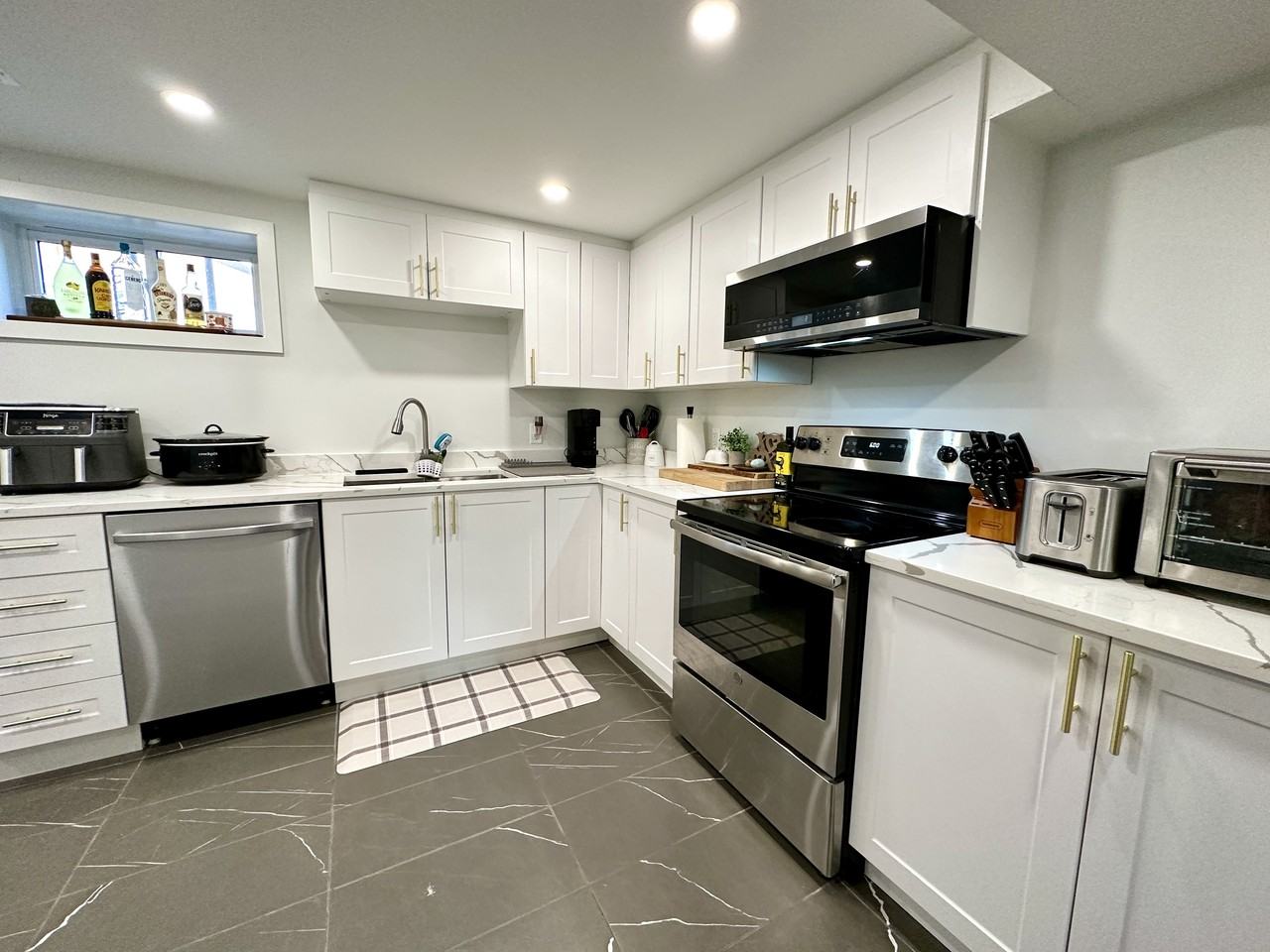 44 Sherry Lane #B - Photo 3 of 17