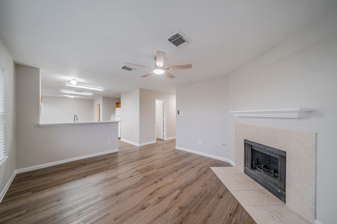 121 Rodeo Dr #121 - Photo 4 of 22