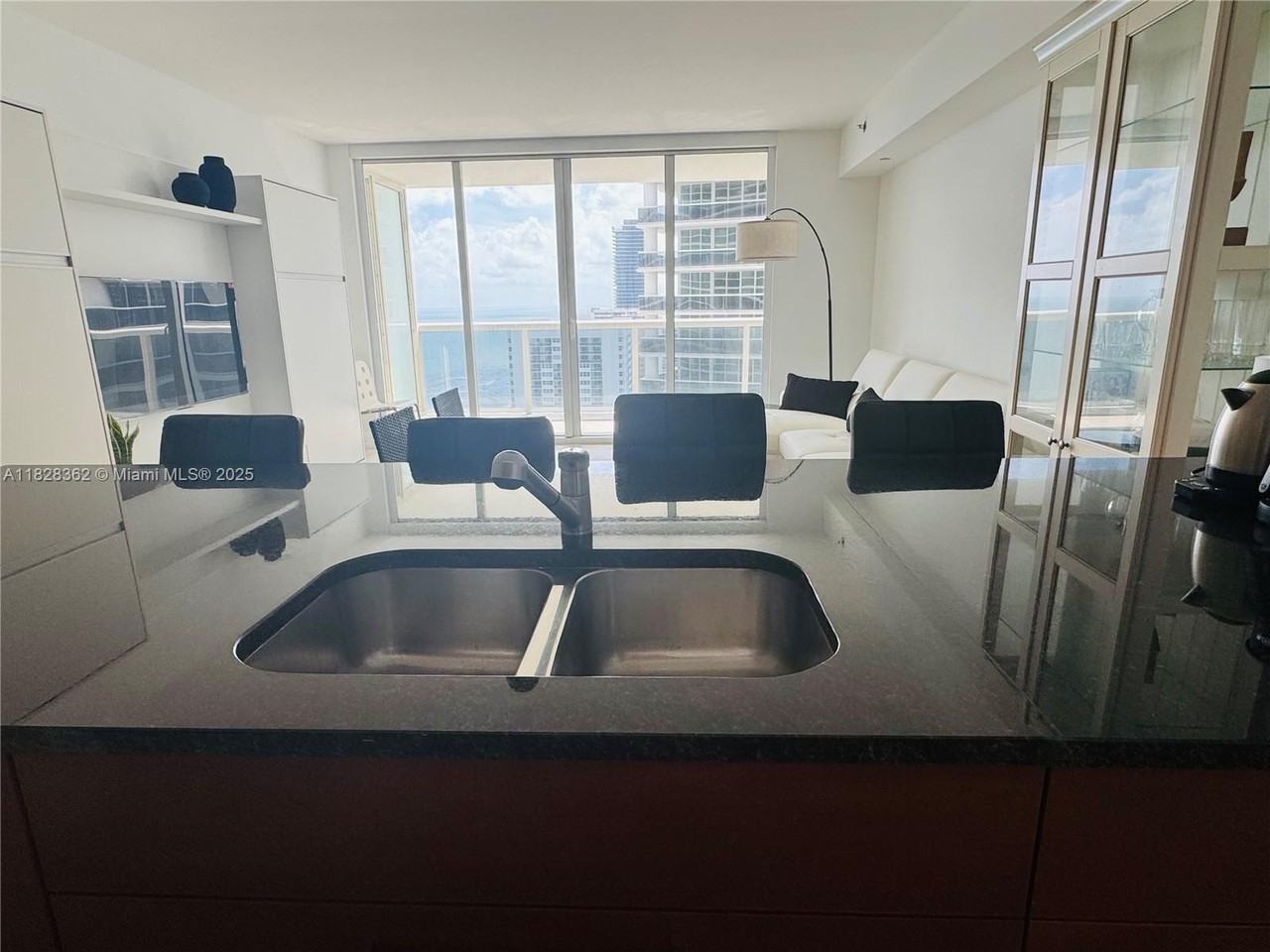 Oceanside #1830-2605 - Photo 7 of 38