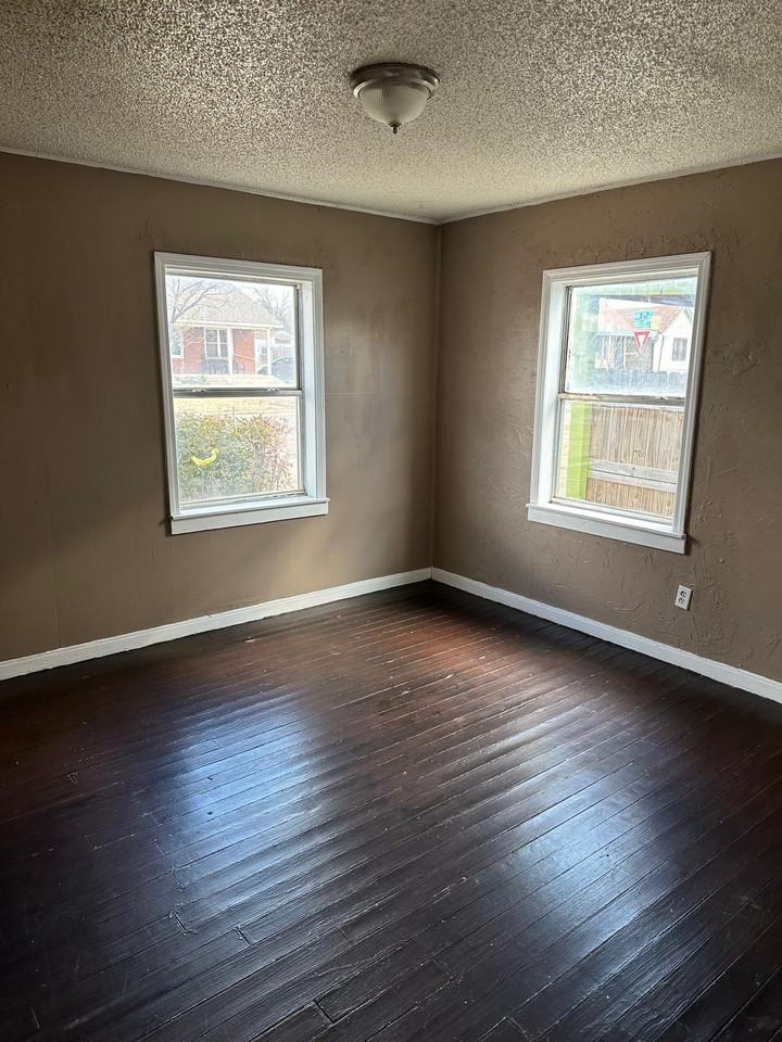 203 N Kentucky St #1 - Photo 2 of 6