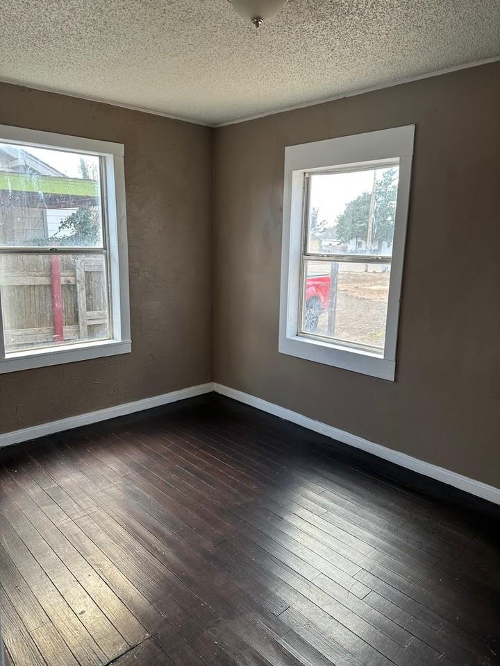 203 N Kentucky St #1 - Photo 3 of 6