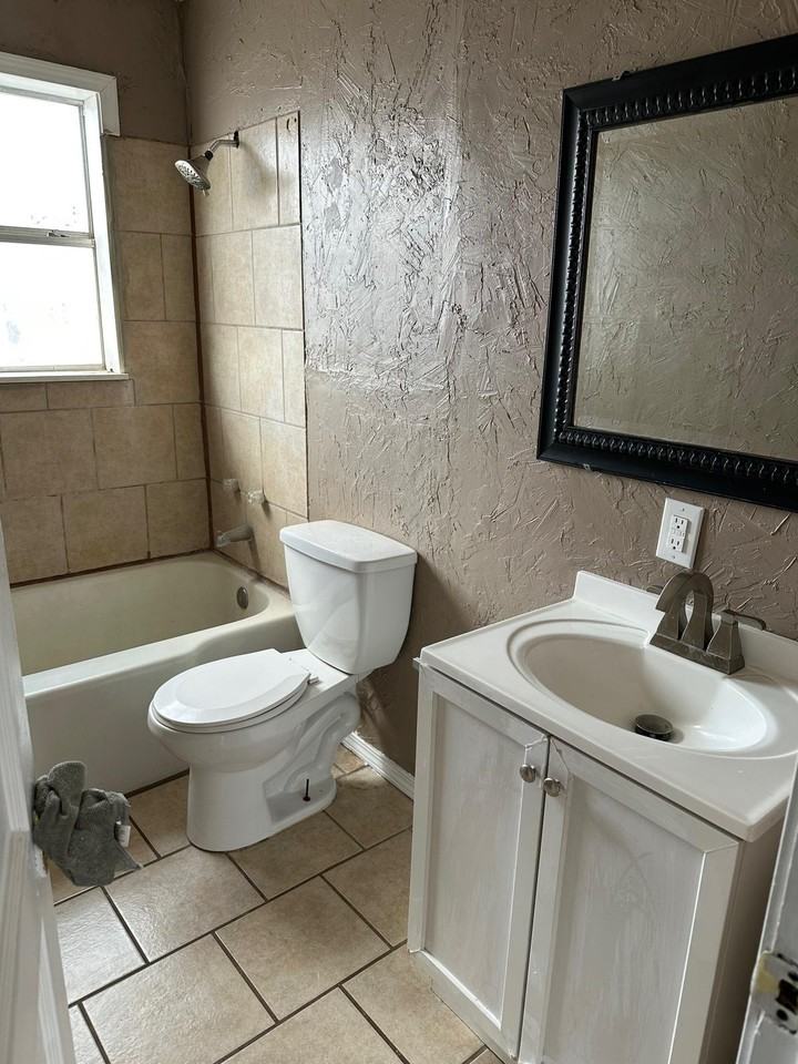 203 N Kentucky St #1 - Photo 4 of 6