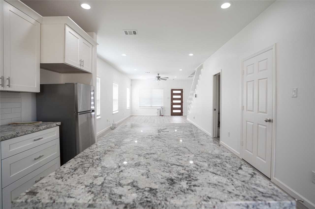 7914 Laura Koppe Rd #7914B - Photo 7 of 14