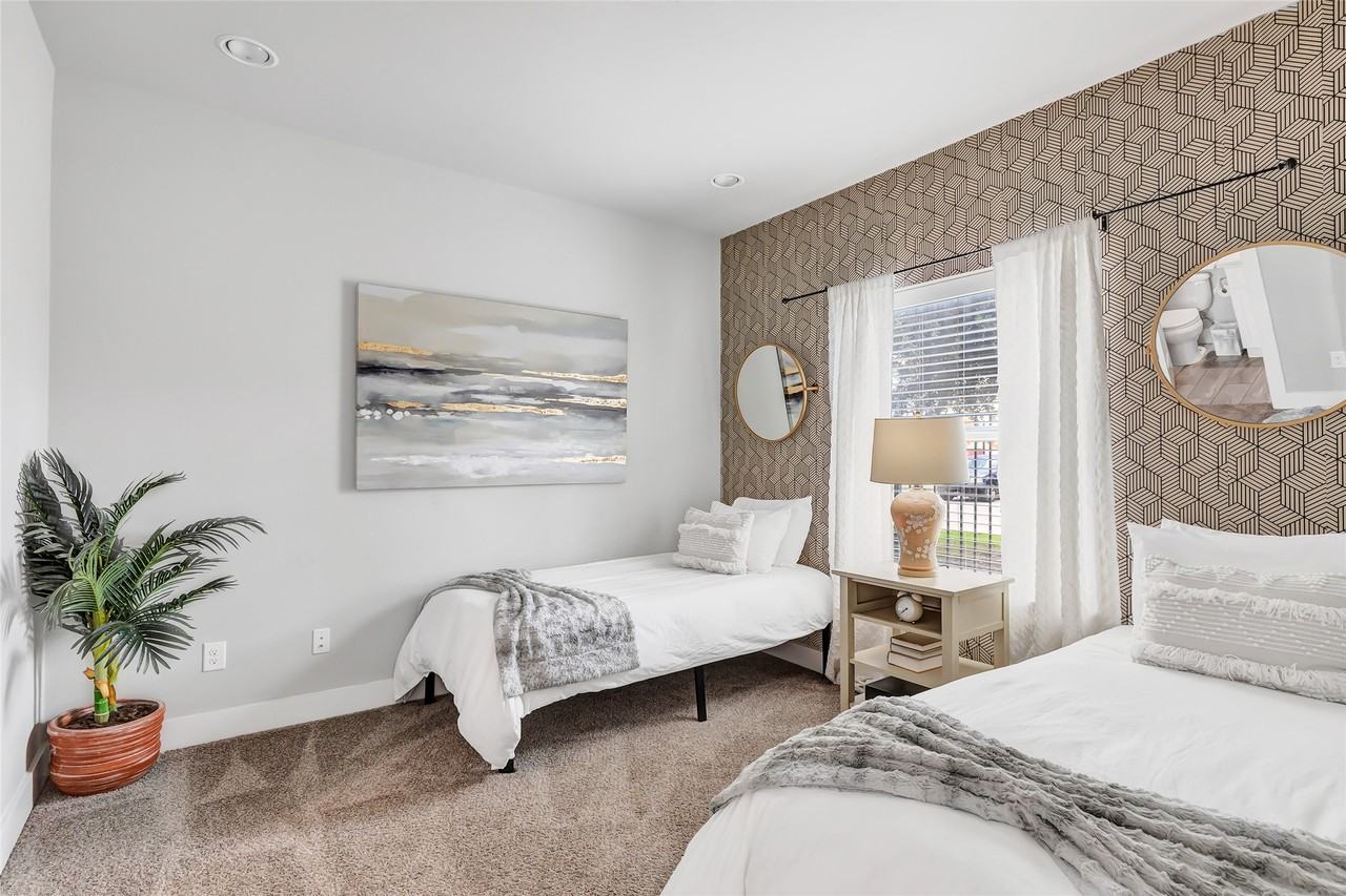 1310 Roberts St #1310 - Photo 5 of 30