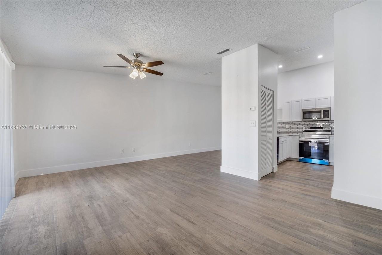 18220 Mediterranean Blvd #18220-618 - Photo 3 of 12