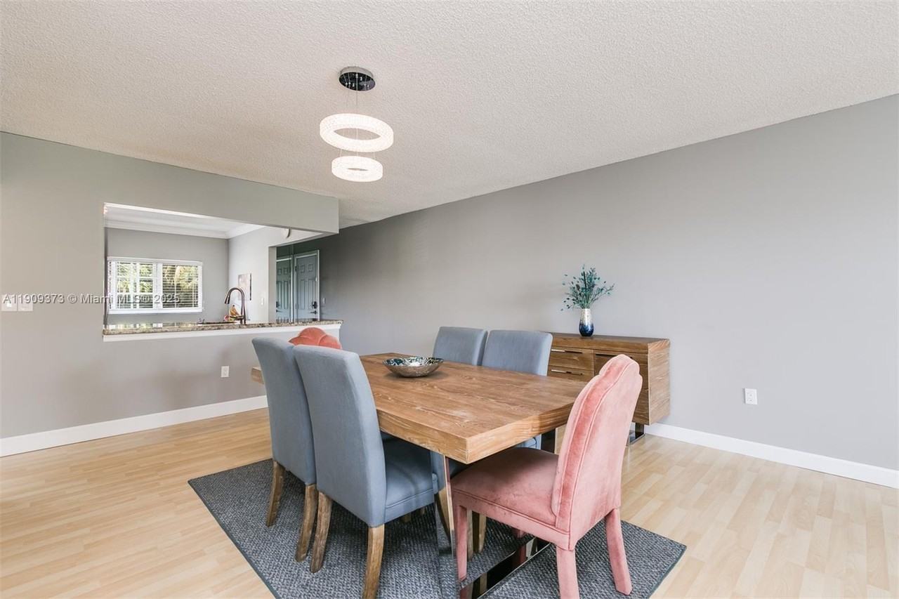 4020 Crystal Lake Dr