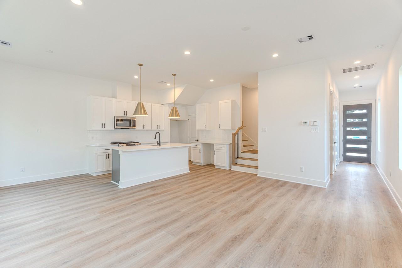 7628 Inwood Hills Ln #7628 - Photo 3 of 46