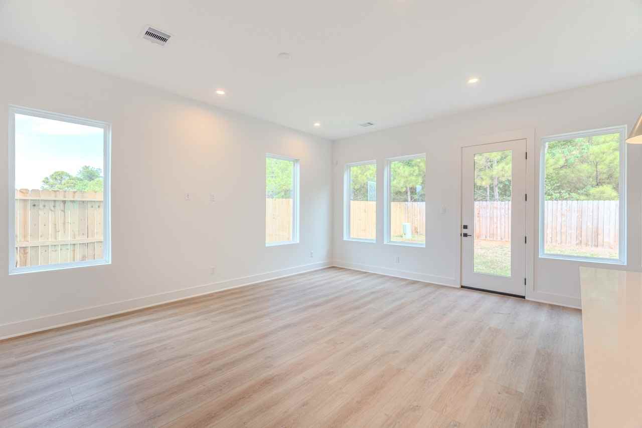 7628 Inwood Hills Ln #7628 - Photo 5 of 46