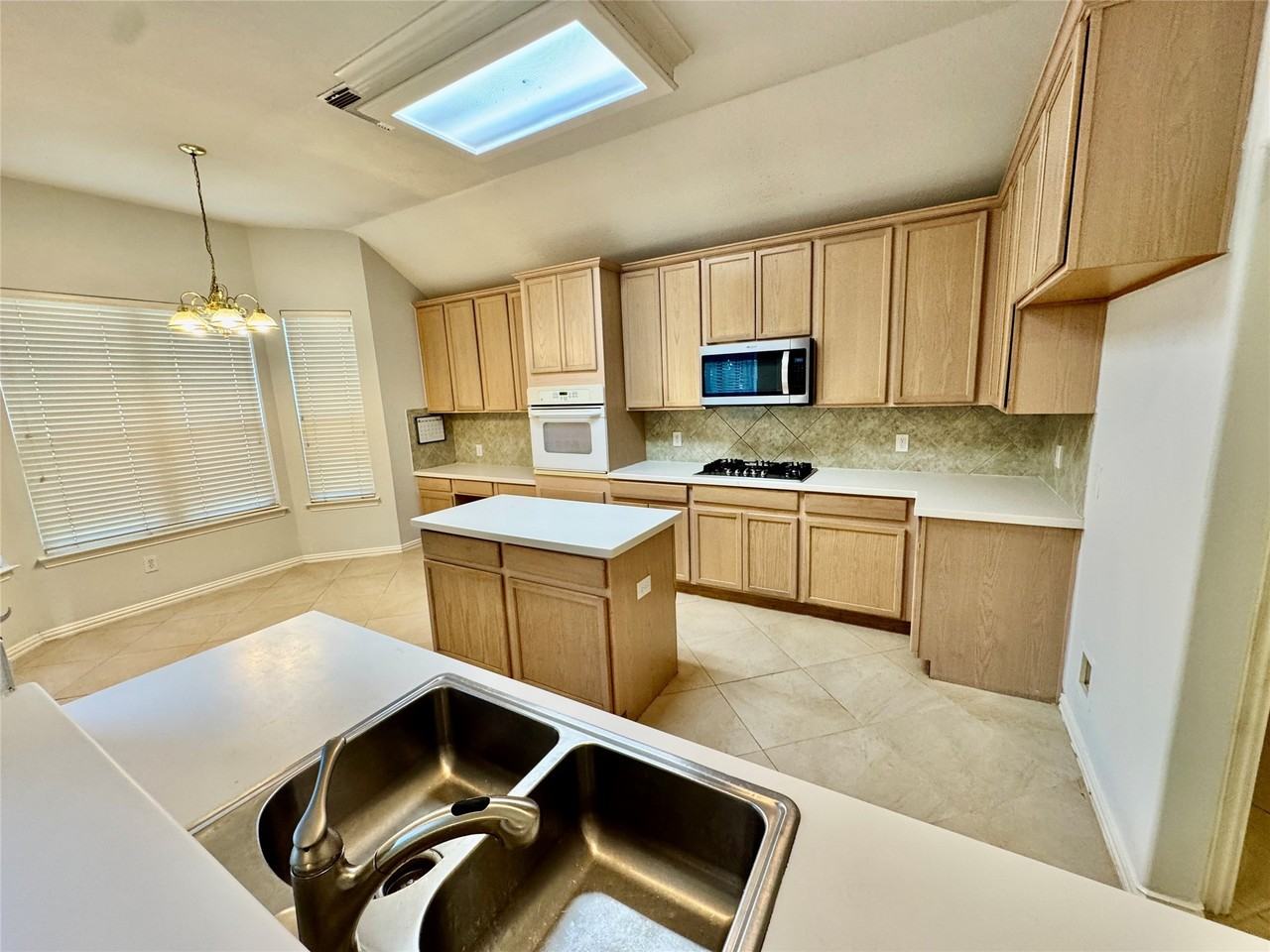 2604 Hidden Creek Dr #2604 - Photo 4 of 19