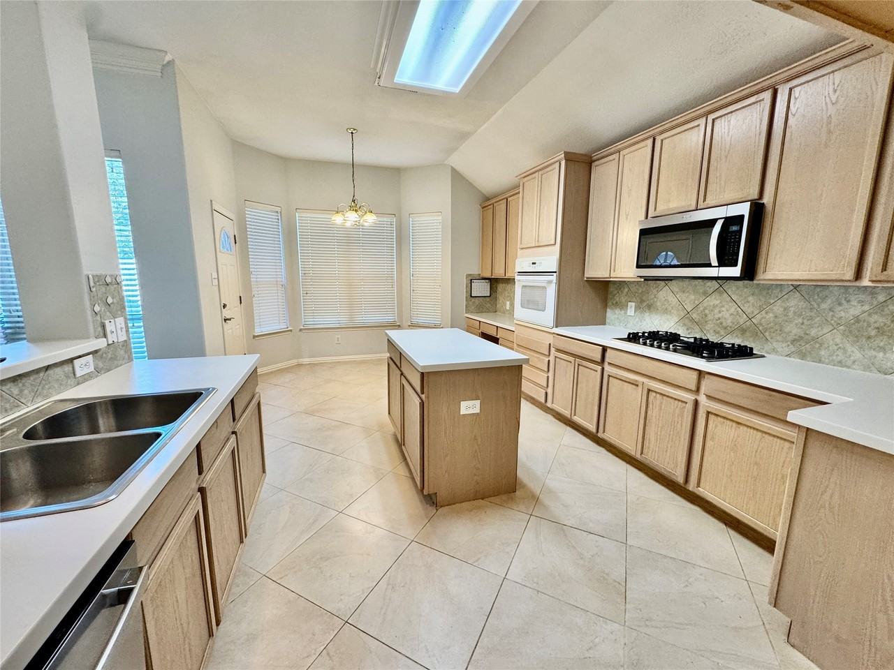 2604 Hidden Creek Dr #2604 - Photo 6 of 19