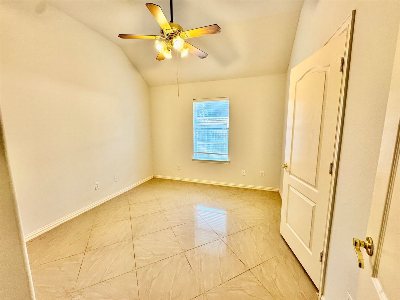 2604 Hidden Creek Dr #2604 - Photo 7 of 19