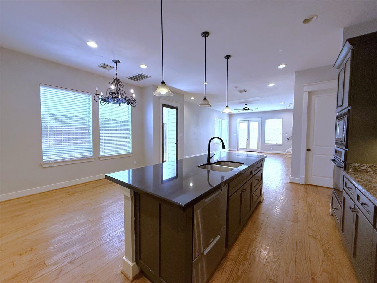 5237 Center St #5237 - Photo 4 of 27