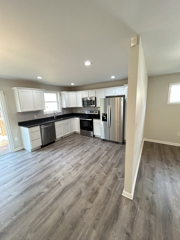 435 Wakefield Dr #1 - Photo 2 of 7