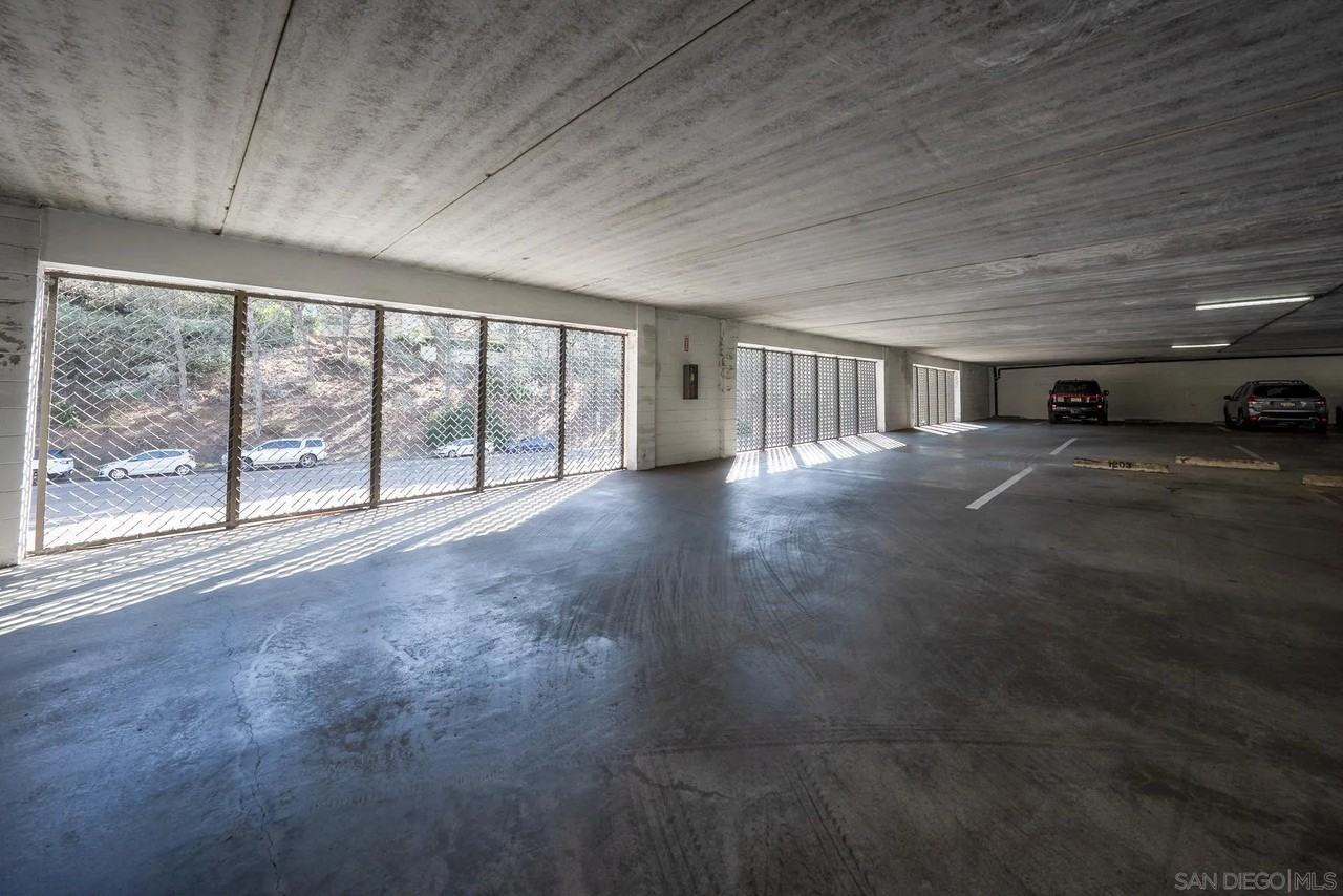 2500 Torrey Pines Rd