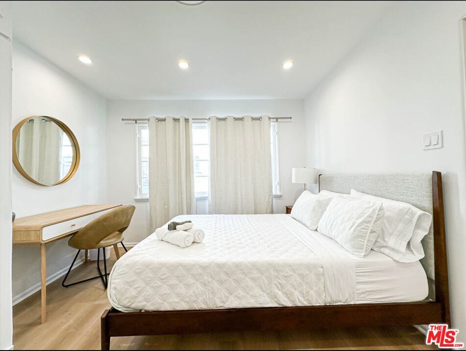 239 S Doheny Dr #239 - Photo 4 of 17