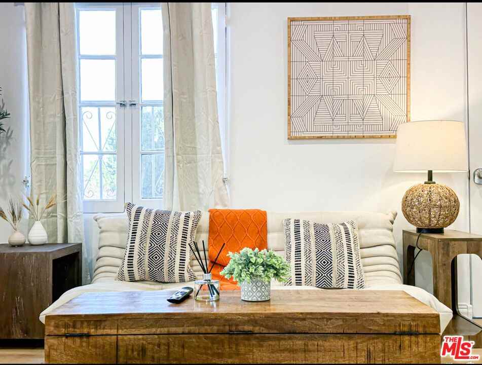 239 S Doheny Dr #239 - Photo 5 of 17