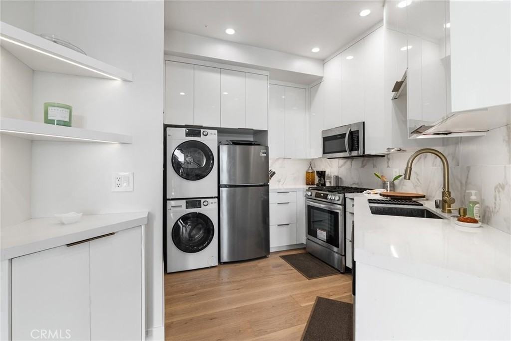 1515 Tahiti Ave #1515B - Photo 3 of 19