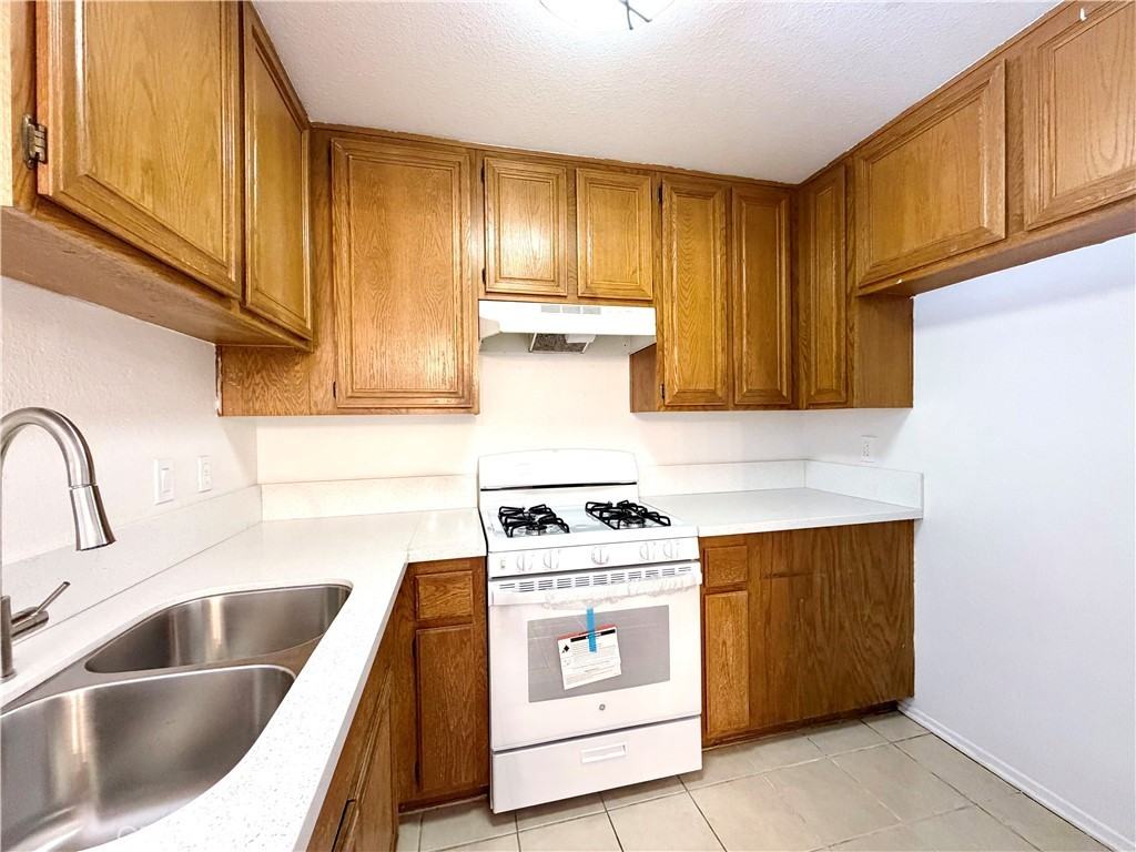 13512 Moorpark St #13512-103 - Photo 5 of 10