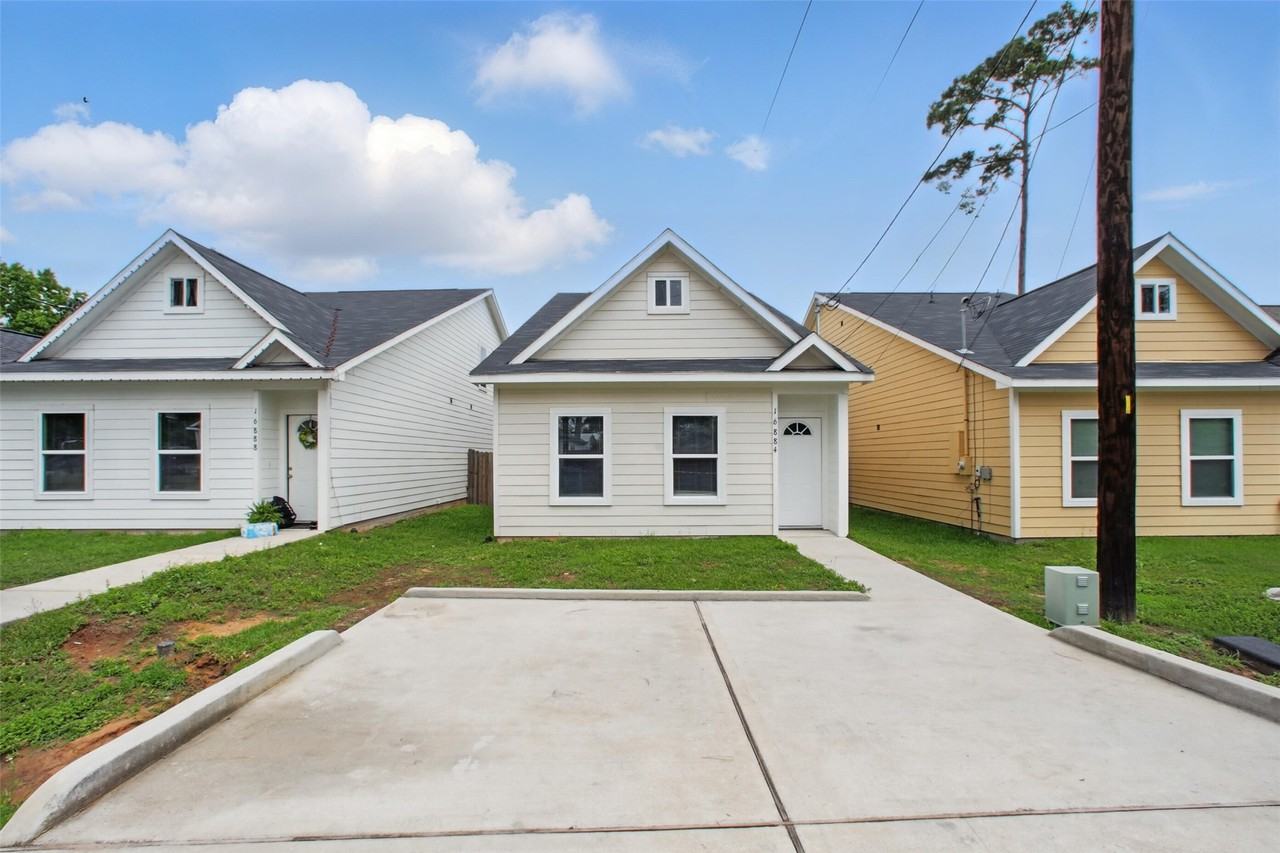 16884 Kempwood #16884 - Photo 2 of 32