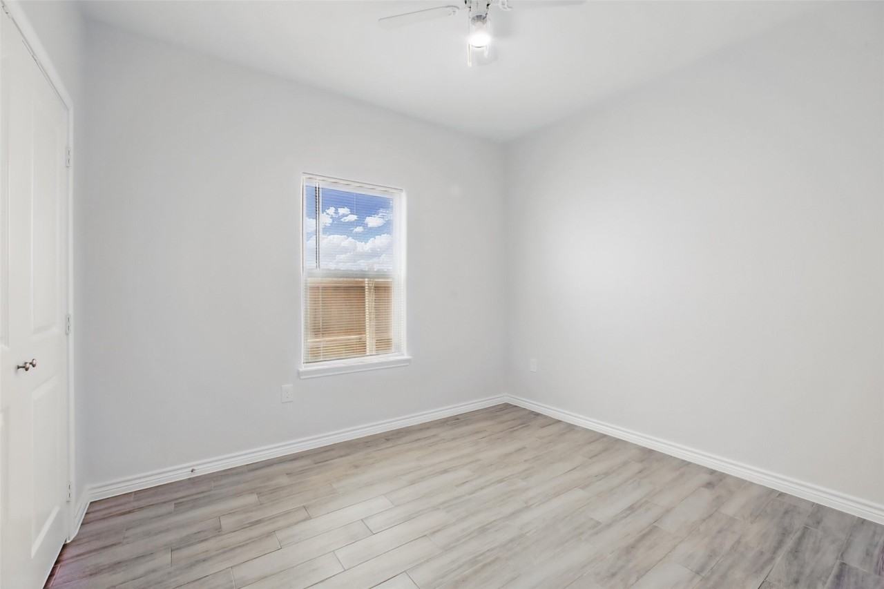 16884 Kempwood #16884 - Photo 6 of 32