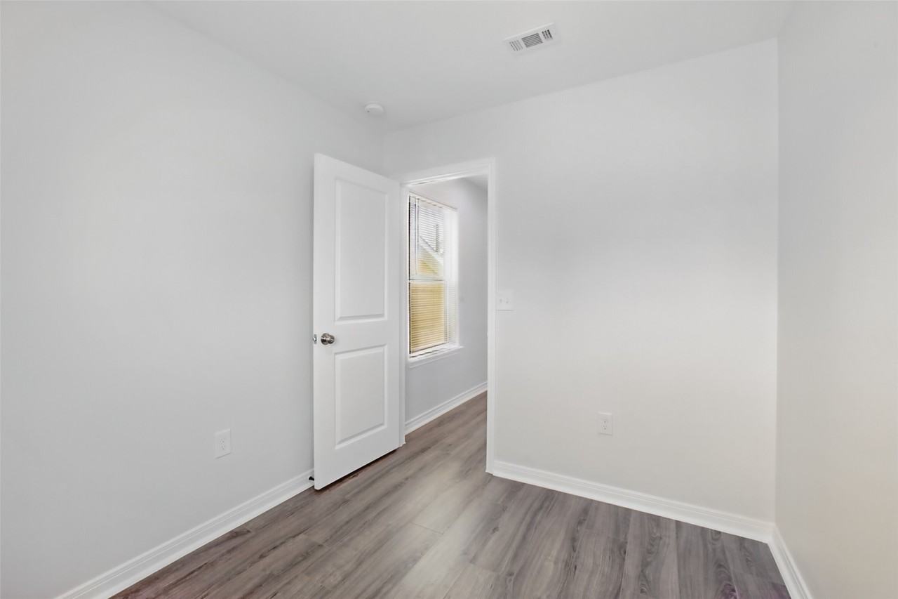 16884 Kempwood #16884 - Photo 7 of 32