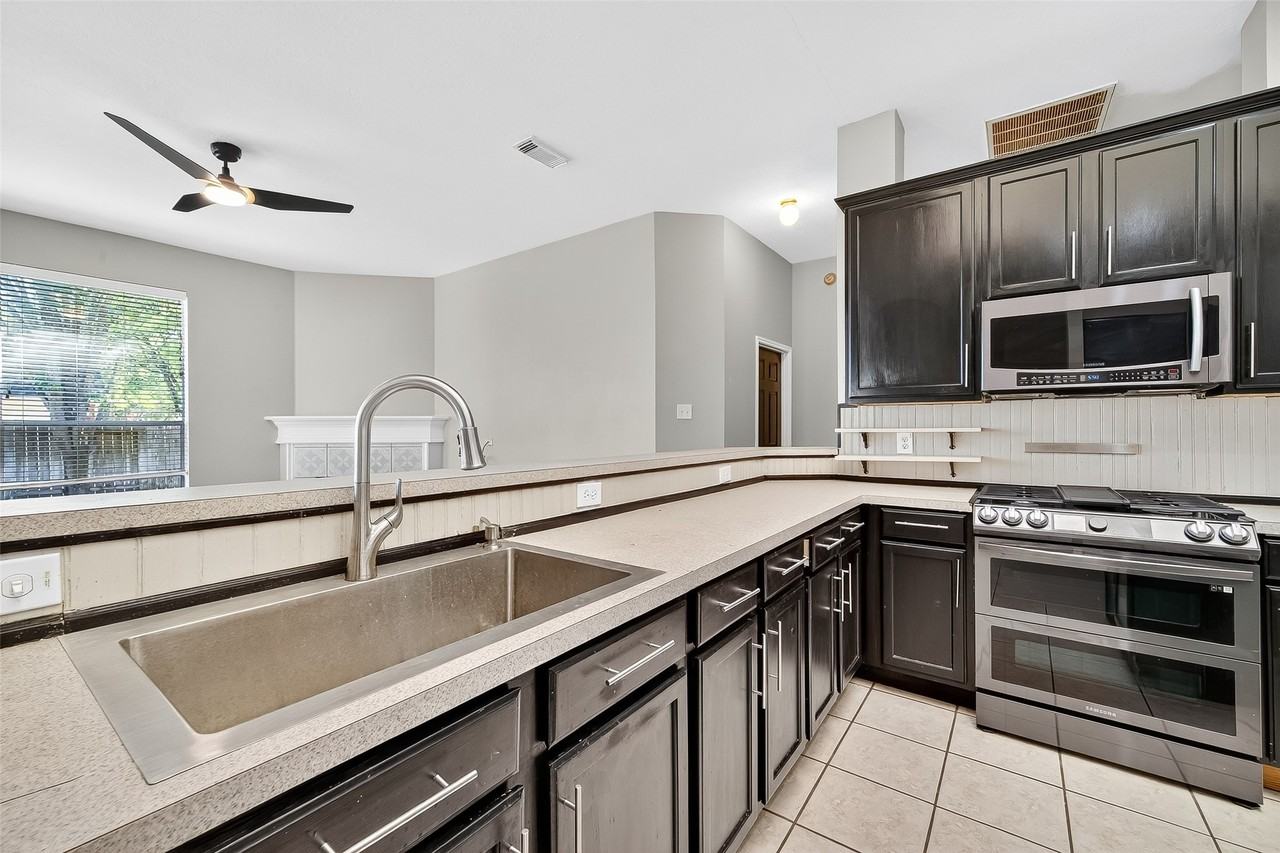 16431 Redcrest Dr #16431 - Photo 4 of 50