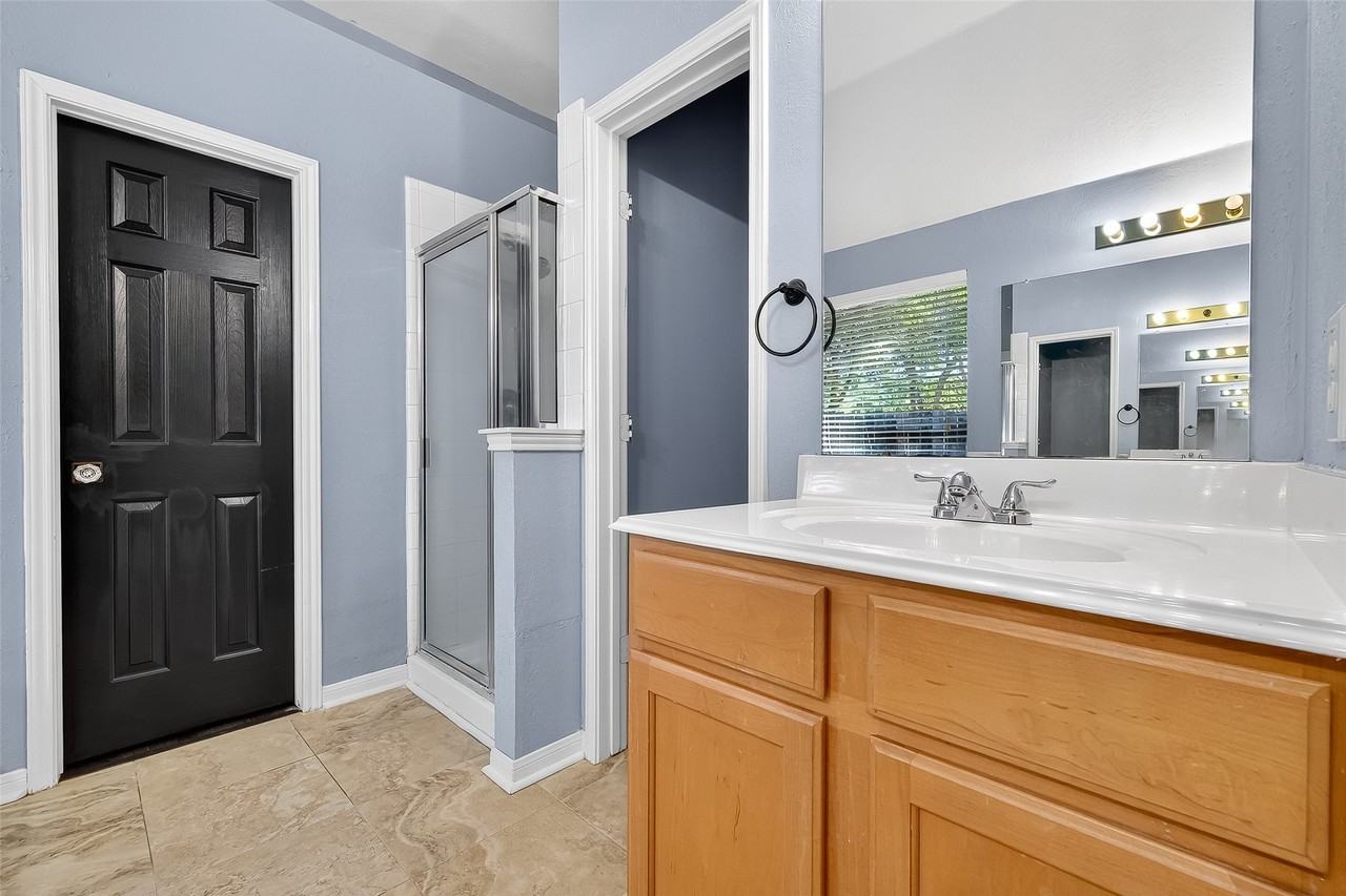 16431 Redcrest Dr #16431 - Photo 5 of 50