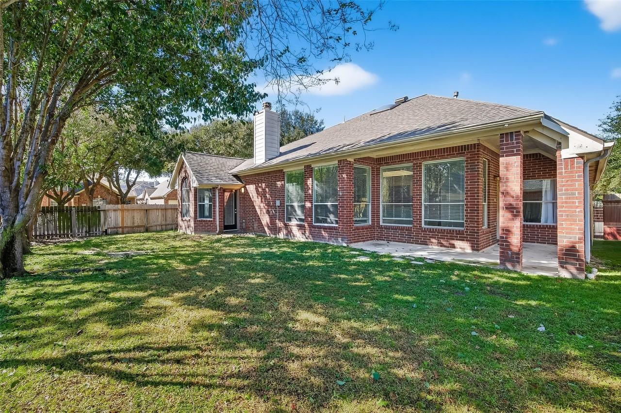 16431 Redcrest Dr #16431 - Photo 6 of 50