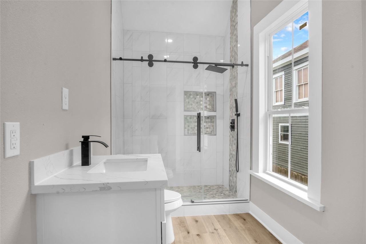 614 11th St #614 - Photo 4 of 45